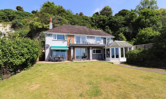Ventnor Cottage | Pointe South - a house that sleeps 6 guests in 3 bedrooms