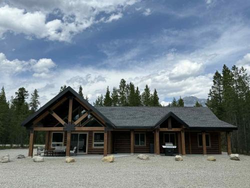 Valemount Villa | Polar Den Cabin