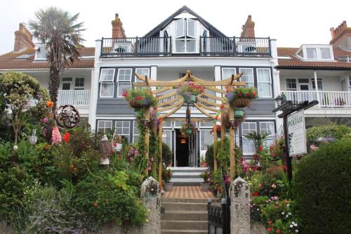 Maenporth House | Poltair Guest House
