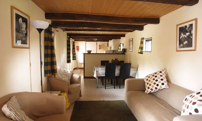 Les Champs-Geraux Cottage | Pomme, family cottage with terrace