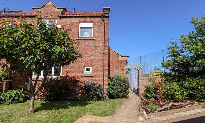 Hinderwell Cottage | POND FARM VIEW, family friendly, with open fire in Hinderwell