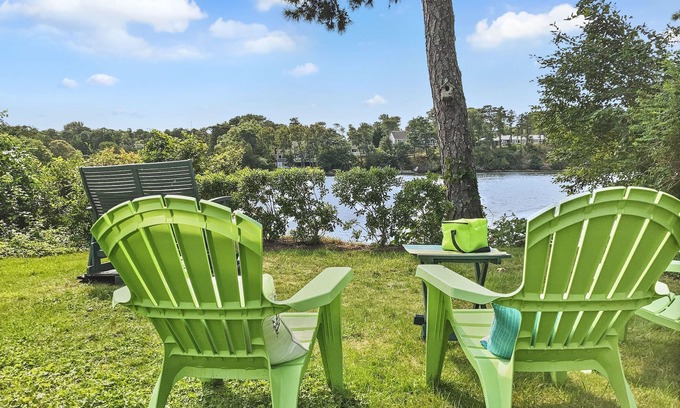 East Harwich House | Pond Front Central AC and Wifi Poppys Pond Kayaks Included