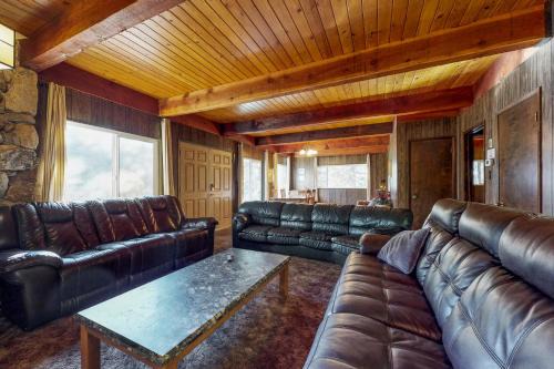 Sierra Cedars House | Pond View Lodge