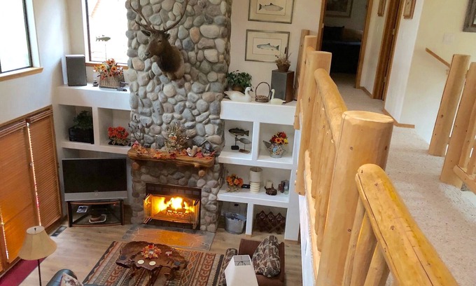 Pinetop Cabin | Ponderosa Lodge 2 Bd Rm Plus Loft, Huge Windows, Enclosed Deck, Wooded 1/2 Acre