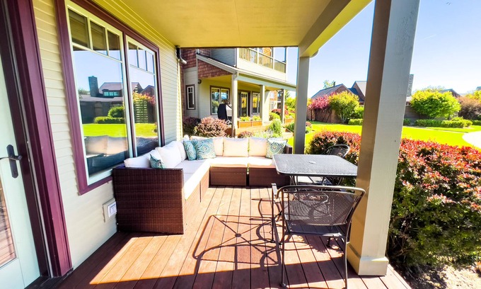 Sisters Condo | Ponderosa Sunset Retreat 2 bedroom 2 bath in Pine Meadow Village Sisters Oregon