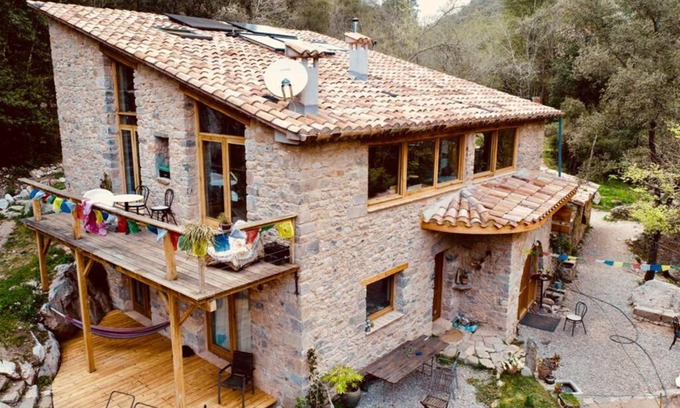 Montagut Apartment | Pont de Valenti Mountain Retreat