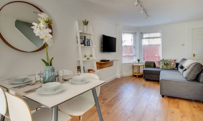 Pontcanna House | Pontcanna Mews in the beautiful Cardiff