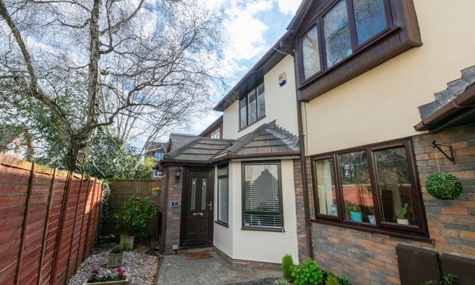 Pontcanna House | Pontcanna Mews - Two Bedroom House, Sleeps 4