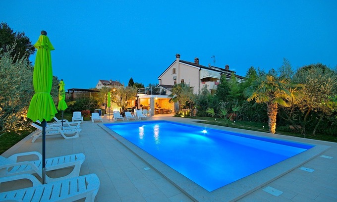 Mali Maj Apartment | Pool, 400m from the beach, sea view, air-conditioned, garden
