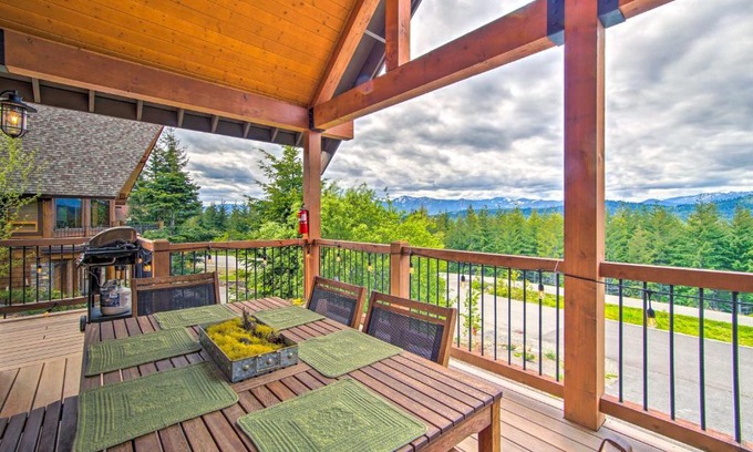 Ronald House | Pool Access Cle Elum Mtn-View Cabin with Game Room