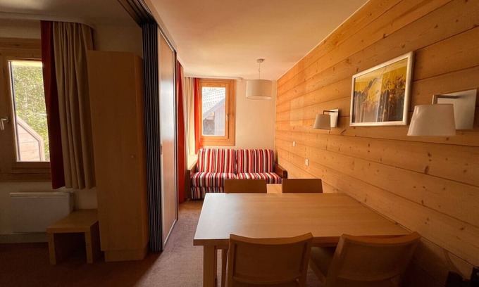 Plagne 1800 Apartment | Pool apartment, sauna, skis