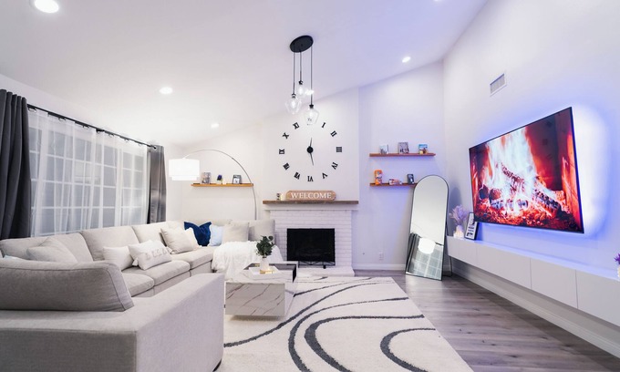 Santa Ana House | Pool + Arcade Cozy Home. Minutes to Disneyland