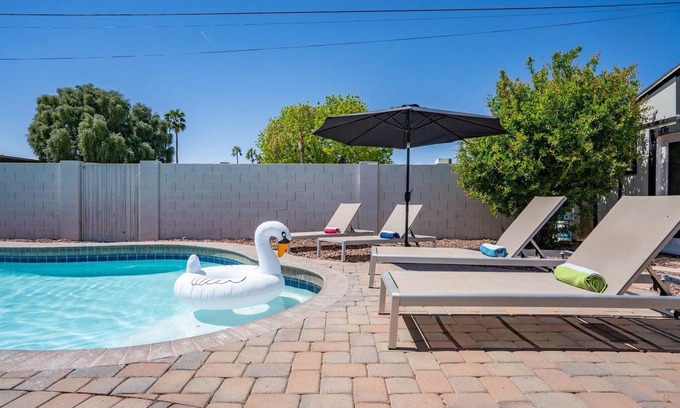 Scottsdale Estates Fifteen House | Pool~Backyard Cabana Bar~Game Room | Sleeps 14