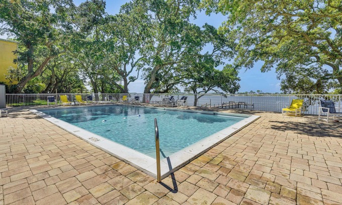 Mary Esther Condo | Pool & Beach Access: Lovely Mary Esther Condo!