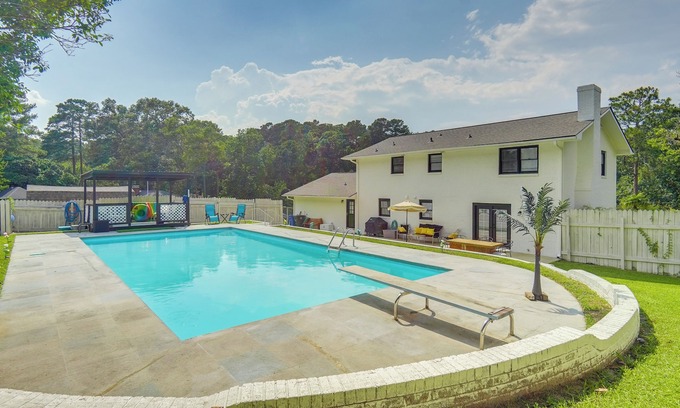 Westover House | Pool & Game Room: Family Retreat in Fayetteville