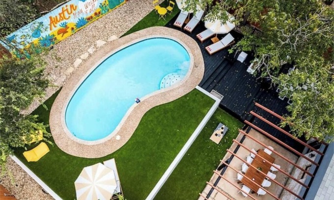 Sweetbriar House | Pool/Game Room/FirePit/Grill/Mins to SoCo & DT