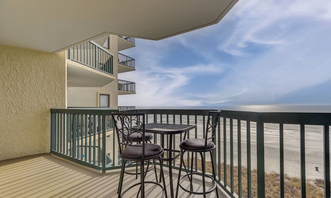 Ash Condo | Pool & Hot Tub Access at Oceanfront Resort Condo!