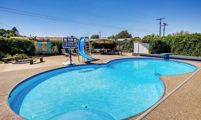 Roy Apartment | Pool & Hot Tub Access: Luxury Roy Oasis!