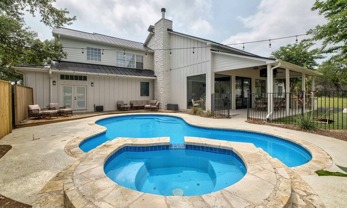Dripping Springs House | Pool & Hot Tub + Close to Wineries - El Dorado!