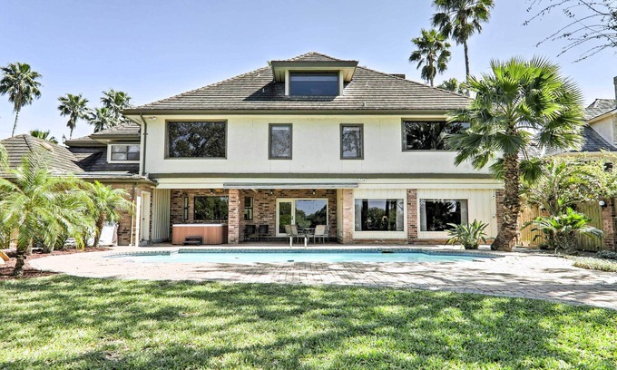 Harlingen House | Pool & Hot Tub: Lakefront Harlingen Home