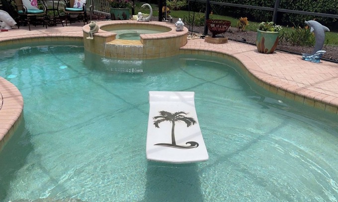 Palm River Estates House | Pool/hot-tub Pet Friendly home with outdoor kitchen
