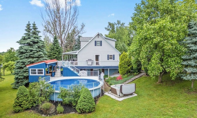 Valois House | Pool | Hot Tub | Seneca Wine Trail | FLX Wineries