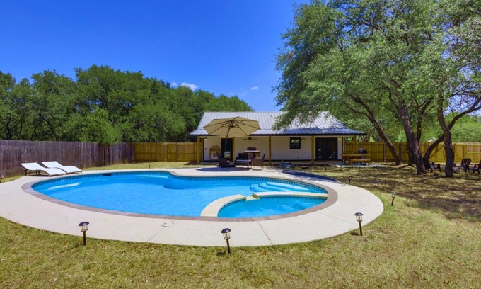 Bell County House | Pool, Hot Tub, Sleeps 9 , Chefs Kitchen & Spacious