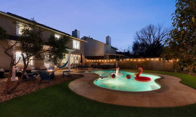 Pflugerville House | Pool+HotTub+Firepit+Grill+Billiards+MiniGolf+PS4