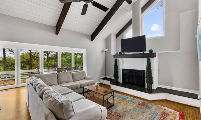 Crestline Heights House | Pool, Huge Porch&Outdoor Dining - Terrace House