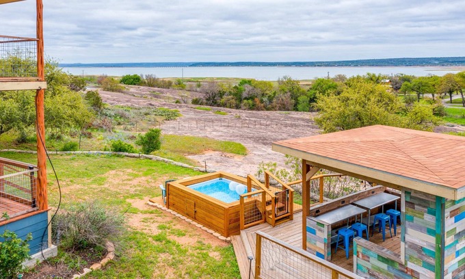 Buchanan Dam House | POOL, Lake views, 5 KING/3.5b, outdoor Cabana