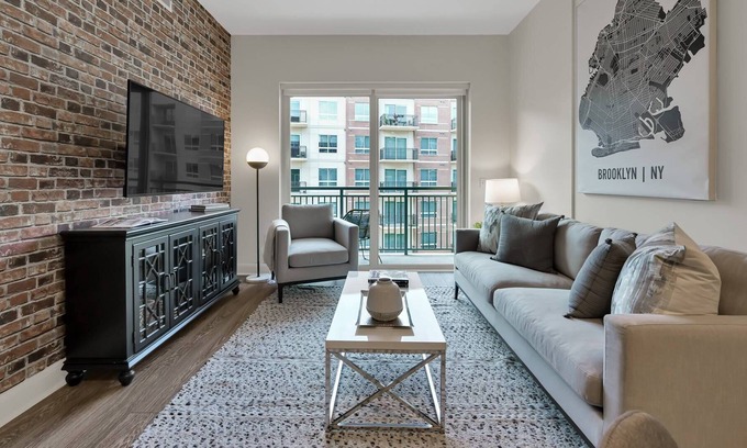 The Woodlands Apartment | Pool, Lux Apartment, Walk to Shops & Restaurants, Fitness Center, King Bed