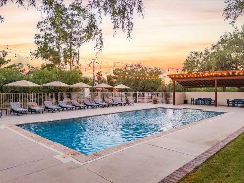 Tanque Verde House | Pool Pickleball Basketball BBQ Games Solana Villa 1