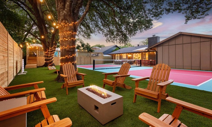 North Austin Civic Association House | Pool, Pickleball, Resort Backyard, 16min to Downtown - Modern Cowgirl