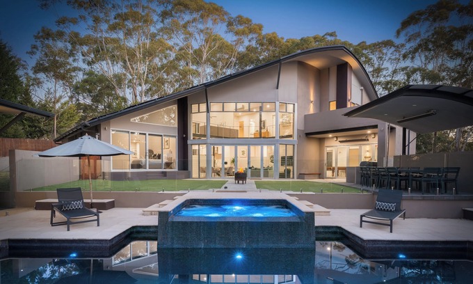 Mount Elliot House | Pool, Sauna and heated Spa (from Sep to May)