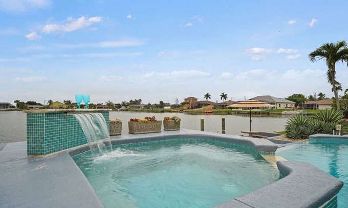 Fort Myers House | Pool, Spa, Kayaks, Bikes, Fishing Gear & More