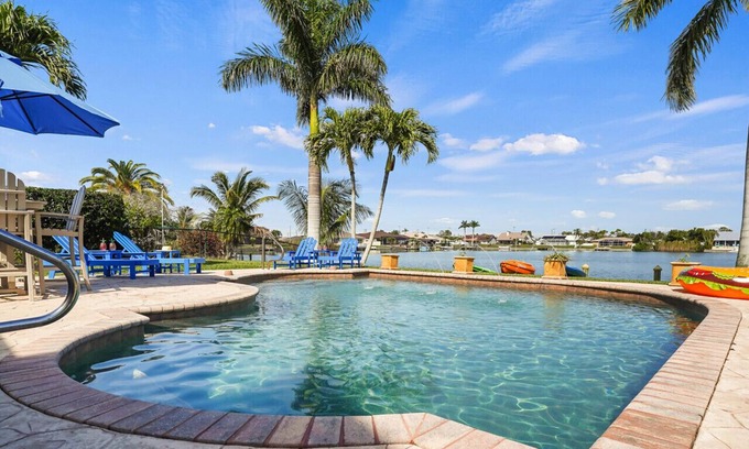 Fort Myers House | Pool, Spa, Kayaks, Bikes, Fishing gear & More