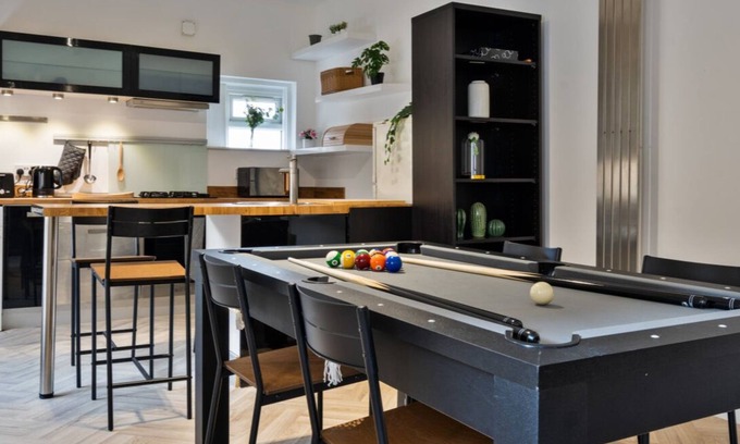 Bedford Apartment | Pool Table|High End Apartment|2 Beds|4 Guests|Wifi