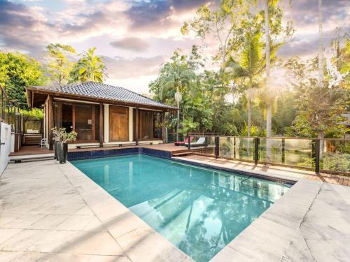Chapel Hill House | Pool Tennis and Cinema 7Beds Bali Inspired Retreat