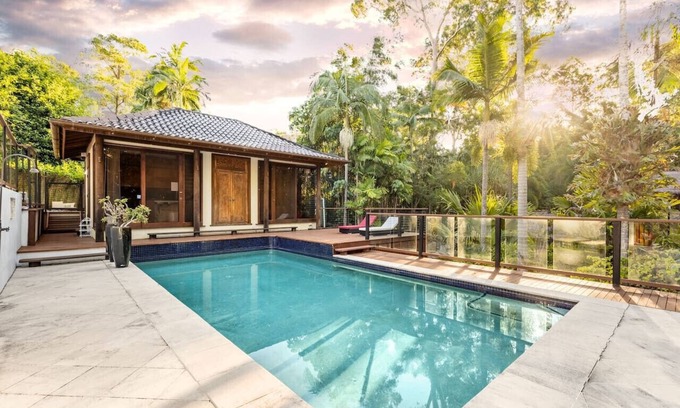 Chapel Hill House | Pool, Tennis & Cinema! 7Beds Bali-Inspired Retreat
