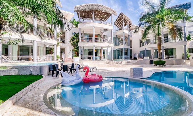 Jaco Condo | Pool-view condo with private rooftop & tub, balcony, shared pool & fast WiFi