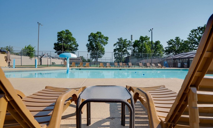 Table Rock Condo | Pool View Oasis | Community Amenities