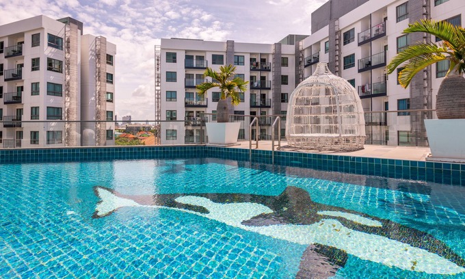 South Pattaya Condo | Pool Views De Luxe at Arcadia Beach Resort