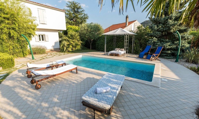 Bilice Villa | Pool villa in Sibenik near lake