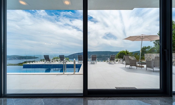 Trebesinj Villa | Pool Villa Luxoria Trebesin