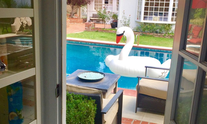 Northridge House | Poolhouse Oasis Parking Spa BBQ Firepit 24/7 Self Check Laundry