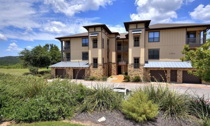 Leander Condo | Pools, lake, pickle ball, golf cart, trails, private patio, dog friendly & more!