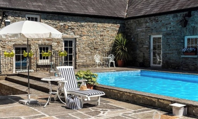 Clonakilty Cottage | Poolside Apartmentnn