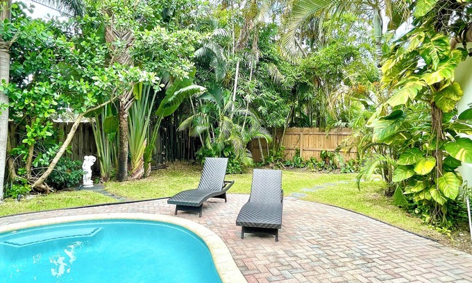 Boca Raton House | Poolside Boca luxury beach house