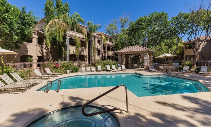 North Scottsdale Condo | Poolside Condo - Prime North Scottsdale - Walk To Shops, Dining And Trails