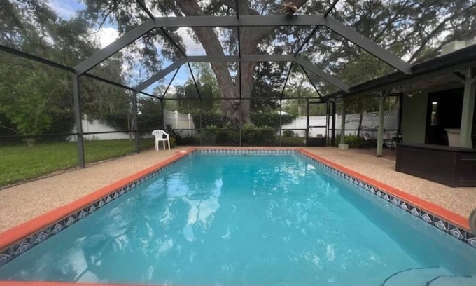 Ocklawaha House | Poolside Family Retreat- Near the Springs & Ocala National Forest. Pet friendly